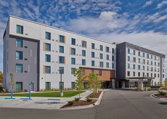Courtyard By Marriott Petoskey At Victories Square