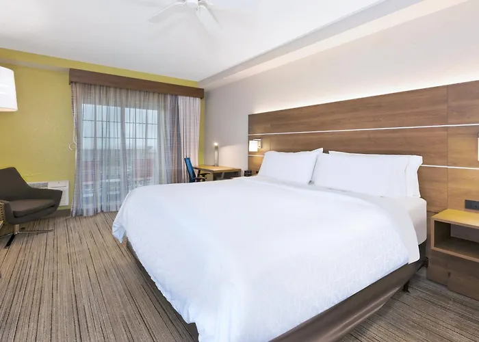 Holiday Inn Express & Suites Petoskey By Ihg